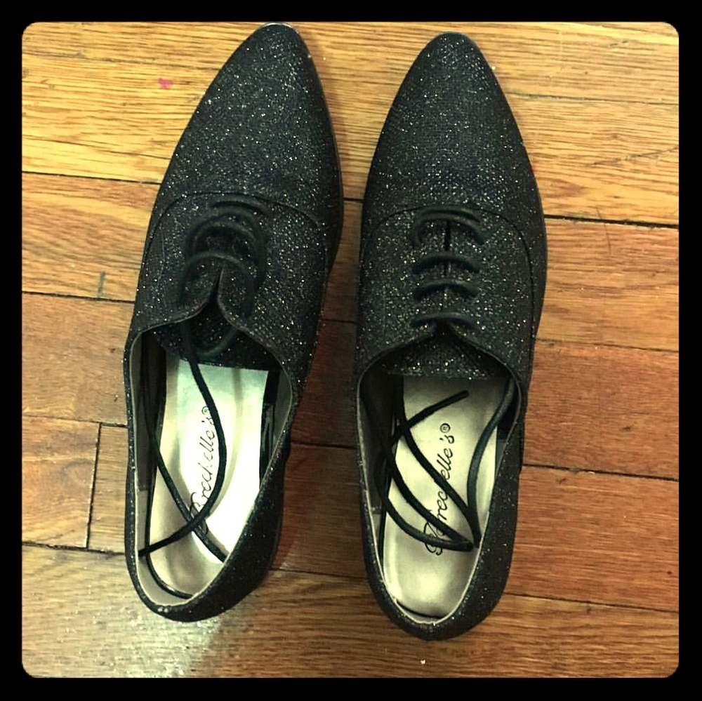Black Glittered Pointy Toe Flats